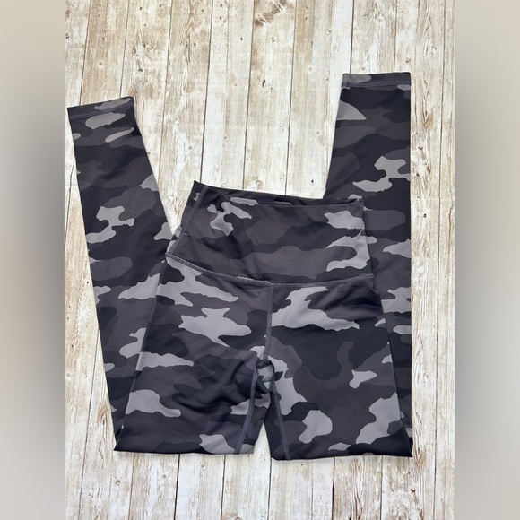 aerie chill play move camo leggings xs - Picture 1 of 2